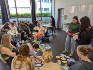 Mehr über den Artikel erfahren DDR: Workshop und Zeitzeuge in der FOS