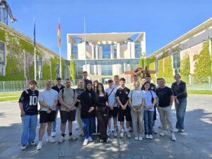 Mehr über den Artikel erfahren FOW2-2 & FOI2-1 on Tour – Klassenfahrt nach Berlin, 19.–23.05.2025