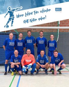 Mehr über den Artikel erfahren BBS-Fußballteam bei Lehrerturnier knapp am Halbfinale vorbei – trotzdem: Hat wieder Spaß gemacht!